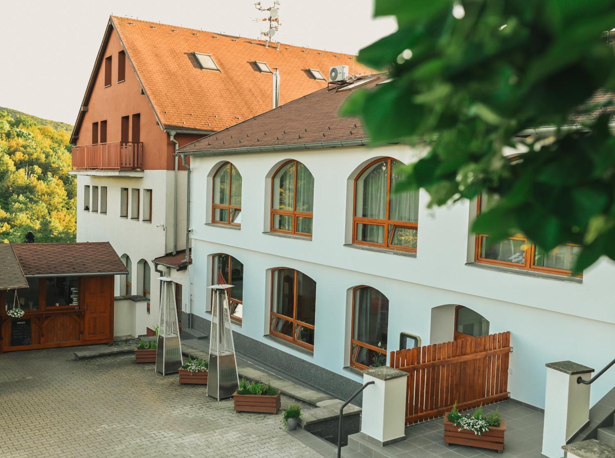 Restaurace A Penzion U Svate Barbory Usti nad Labem Exterior photo